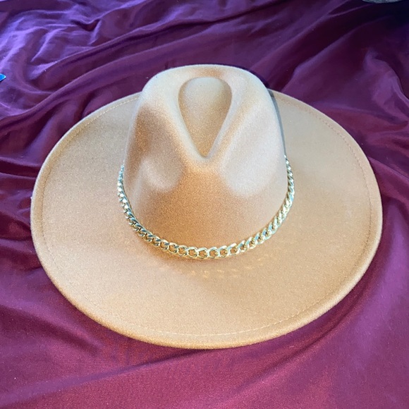 SHEIN Accessories - Tan with gold chain women’s hat